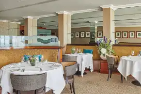 Restaurant - indoor dining